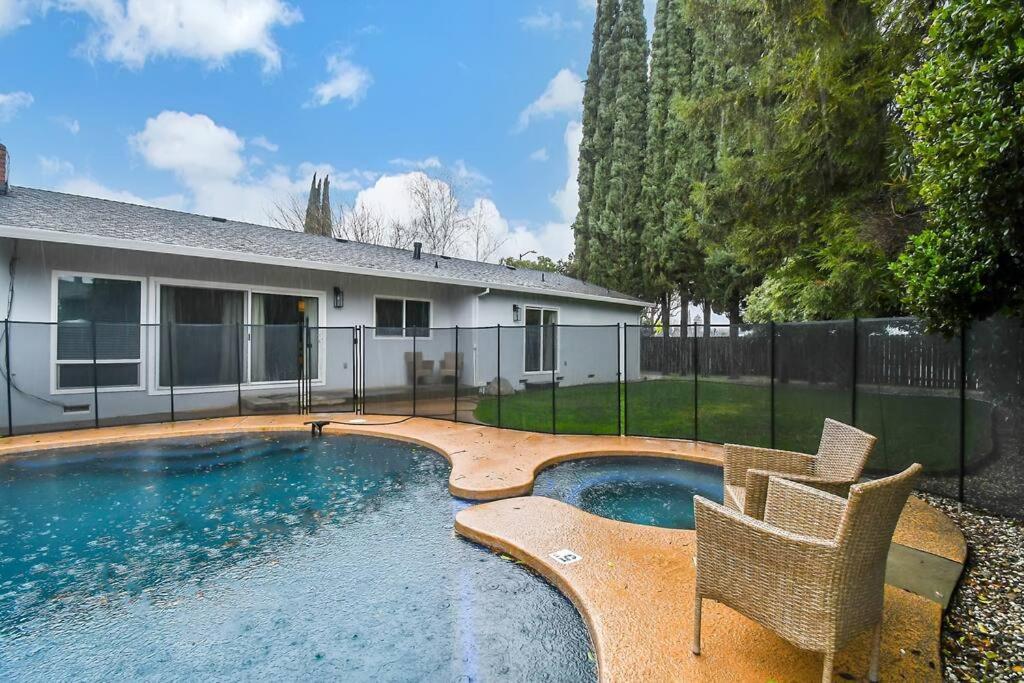 The Charming Home With A Pool Yuba City Exterior photo