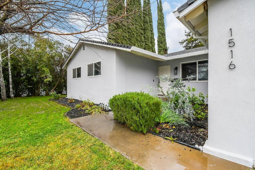 The Charming Home With A Pool Yuba City Exterior photo